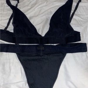 Never worn skims fits everybody triangle bralette and matching thong